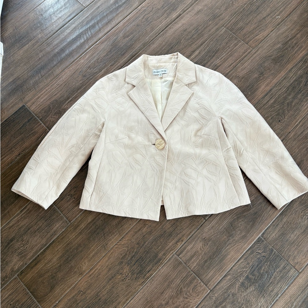 Andre Oliver Textured Cream Blazer, size 10